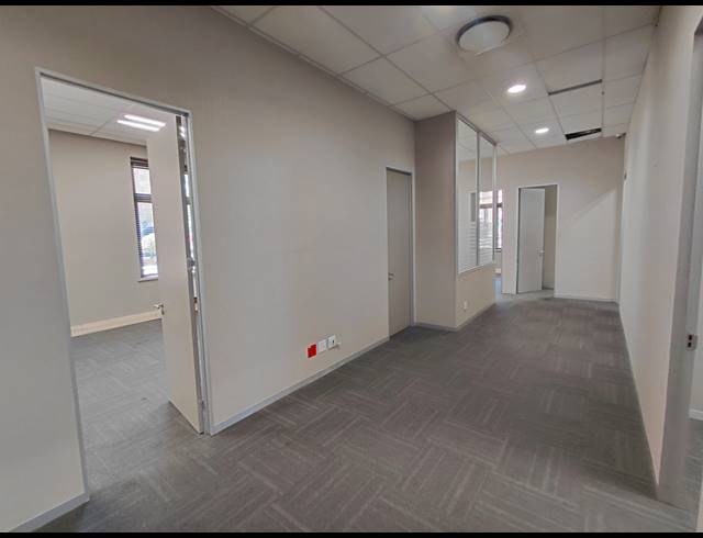 530M² OFFICE TO LET IN MAGALIESSIG
